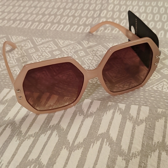 New York & Company Accessories - New York And Company Sunglasses NWT